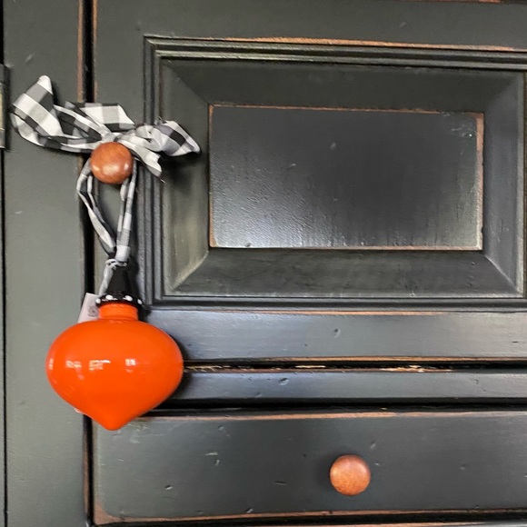 NWT CLAY CHICK CERAMICS Solid Ornament w/Ribbon - Picture 3 of 5